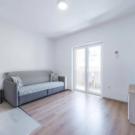 In With Sea View, Balcony, Air Conditioning, Wifi 4979-5
