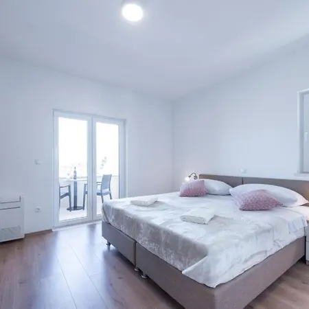 Апартаменты In With Sea View, Balcony, Air Conditioning, Wifi 4979-5 *