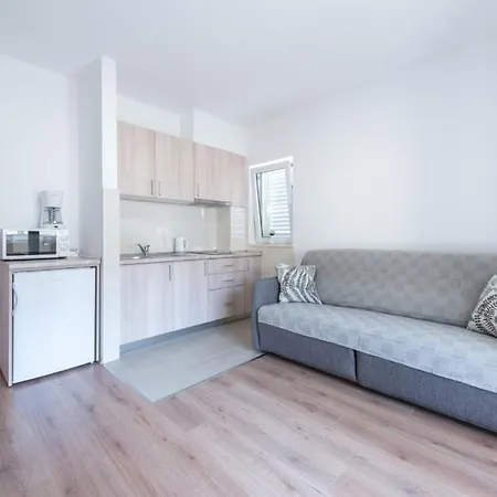 Appartement In With Sea View, Balcony, Air Conditioning, Wifi 4979-5